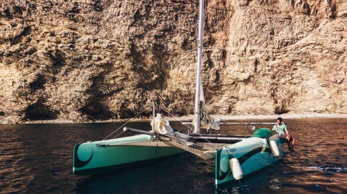 Paraíso ecológico para grupos: este passeio de catamarã sustentável de 3 horas por Málaga é pura felicidade mediterrânea!