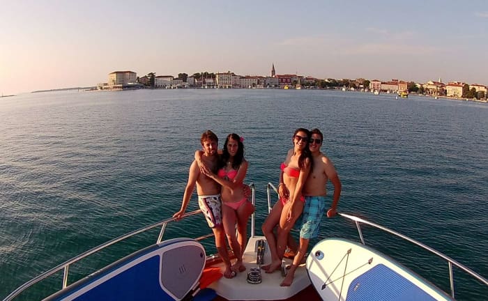 8-Hour Private Boat Trip with Dolphin Watching