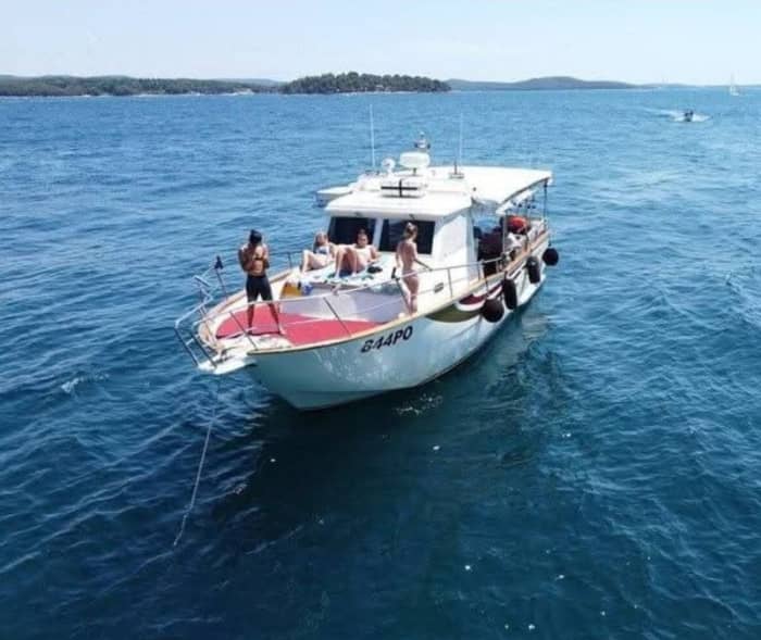 8-Hour Private Boat Trip with Dolphin Watching