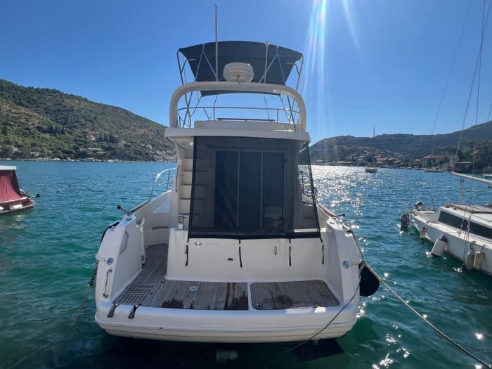 Relax on a motorboat in Dubrovnik for 4h