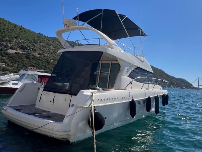 Relax on a motorboat in Dubrovnik for 4h