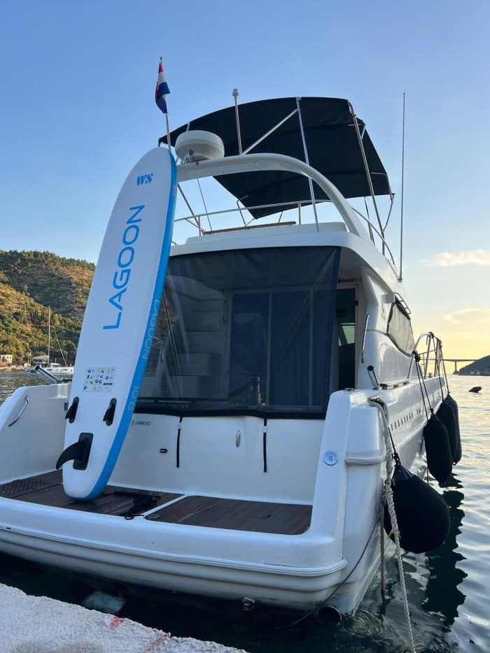 Relax on a motorboat in Dubrovnik for 4h