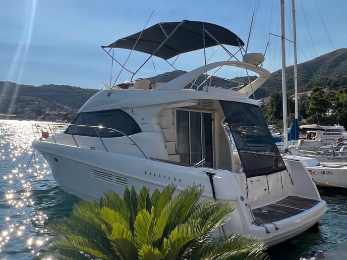 Relax on a motorboat in Dubrovnik for 4h