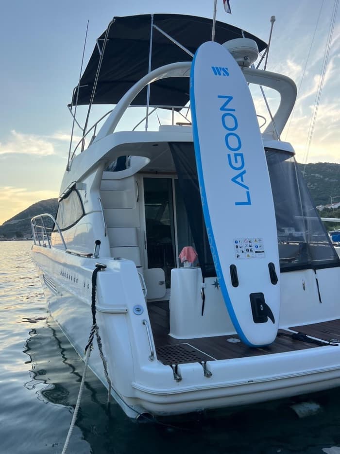 Relax on a motorboat in Dubrovnik for 4h