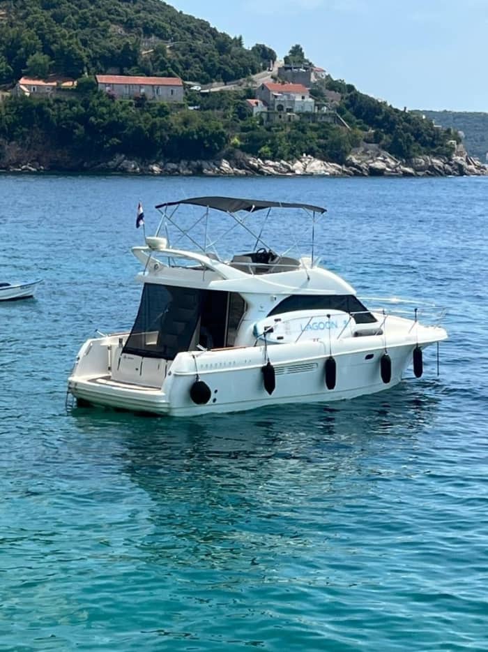 Relax on a motorboat in Dubrovnik for 4h