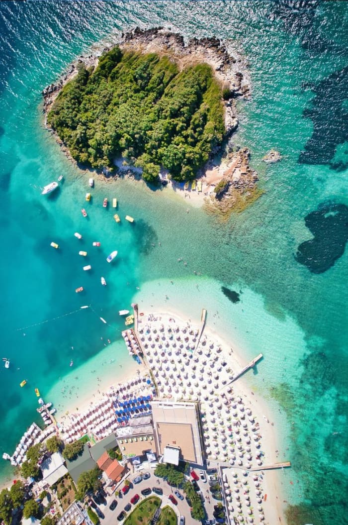Fuga sulla costa meridionale: grotte, spiagge nascoste e isole Ksamil