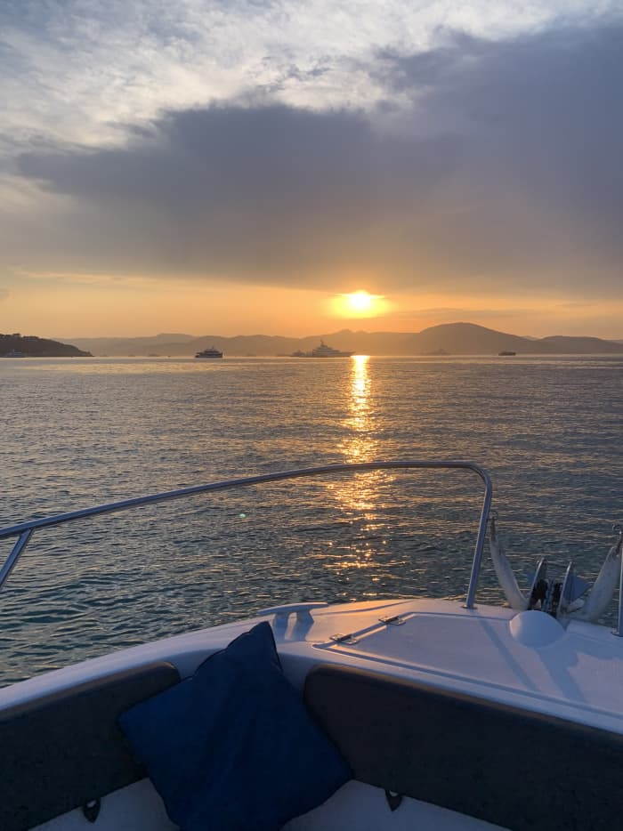 Romantische Sonnenuntergangskreuzfahrt – 3 Stunden magische Flucht