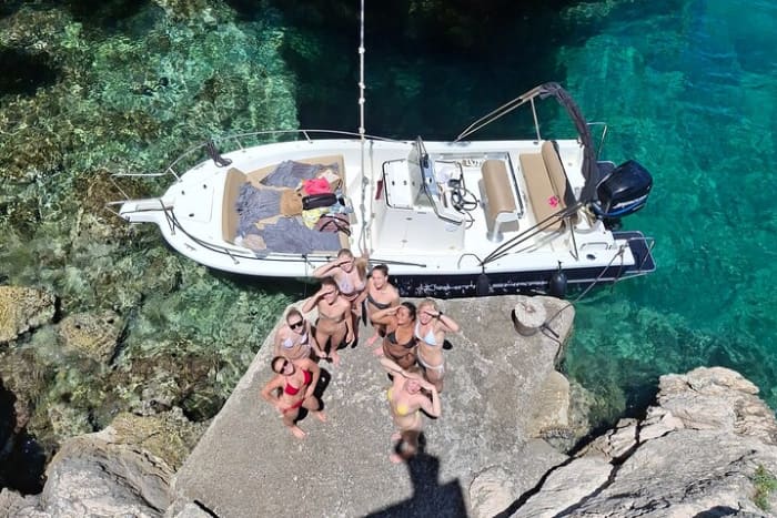 4-hr Elaphiti Islands Cruise with Visit to the Blue Cave