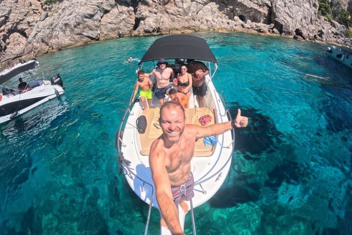 4-hr Elaphiti Islands Cruise with Visit to the Blue Cave