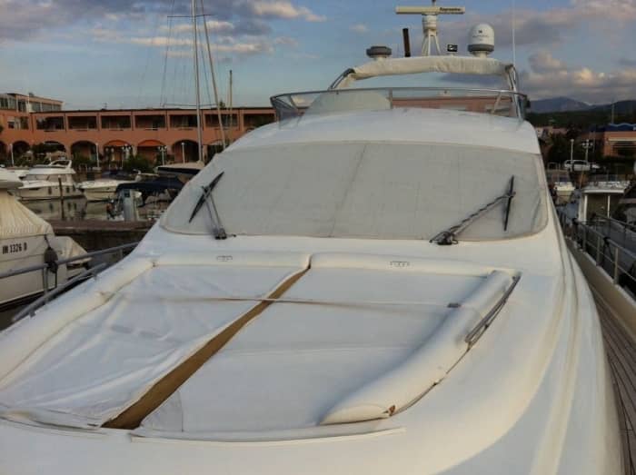 Verfijning op zee: ontdek Furnari aan boord van een luxe motorjacht.