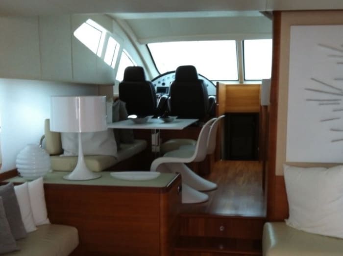 Verfijning op zee: ontdek Furnari aan boord van een luxe motorjacht.