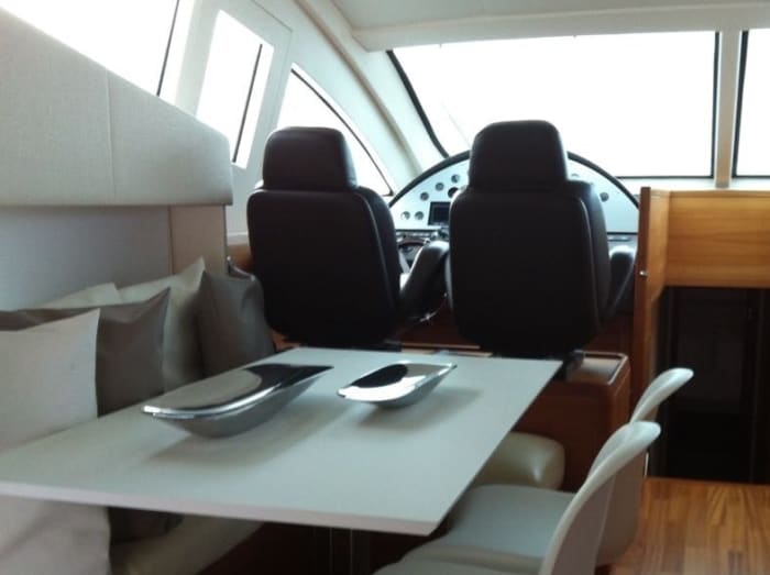 Verfijning op zee: ontdek Furnari aan boord van een luxe motorjacht.