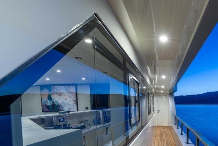 Exclusieve privé-dagcharter op een motorjacht voor een luxe ontsnapping op zee.