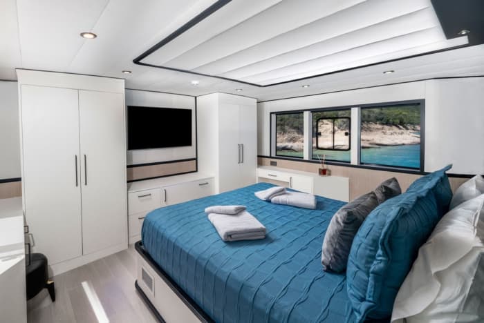 Exclusieve privé-dagcharter op een motorjacht voor een luxe ontsnapping op zee.