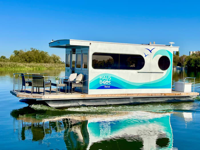 Houseboat tour on the Havel River including skipper - 4 hours