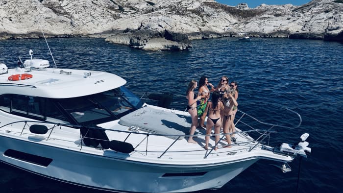 Sunset privé en yacht avec skipper – Marseille