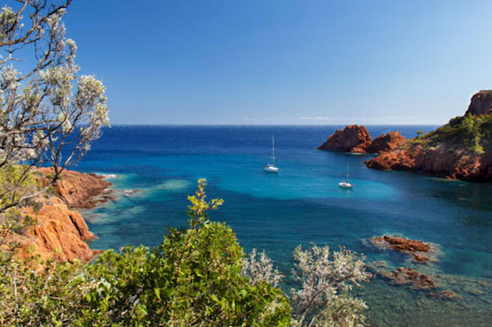 Sortie privée en mer avec skipper dédié – Journée premium en catamaran tout inclus avec brunch & activités nautiques