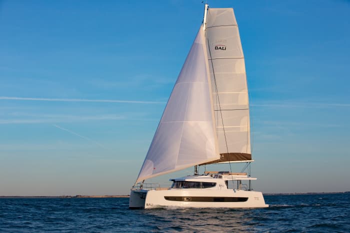Excursie naar Formentera of de zuidelijke stranden van Ibiza op een luxe catamaran.