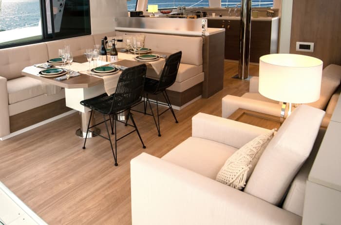 Excursie naar Formentera of de zuidelijke stranden van Ibiza op een luxe catamaran.