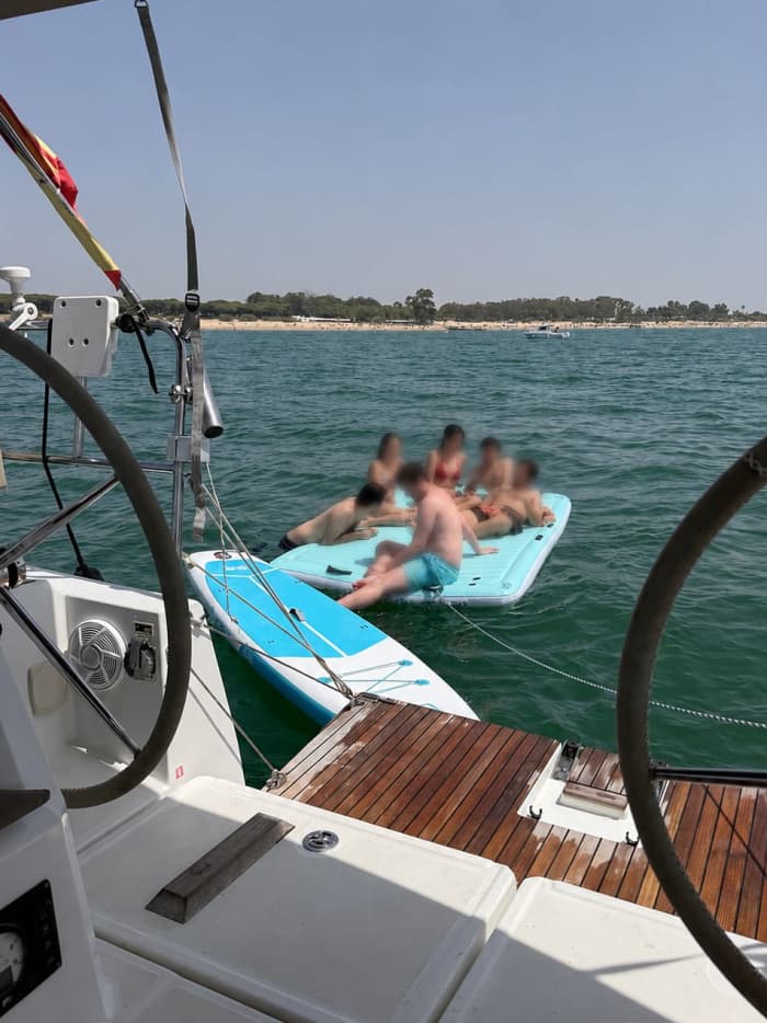 MET SCHIPPER, GEEN AANBETALING, INCLUSIEF PADDLE SURF, OPBLAASBAAR MATRAS EN BRANDSTOF!! Een hele dag zeilen – Ontdek Cádiz op je eigen tempo