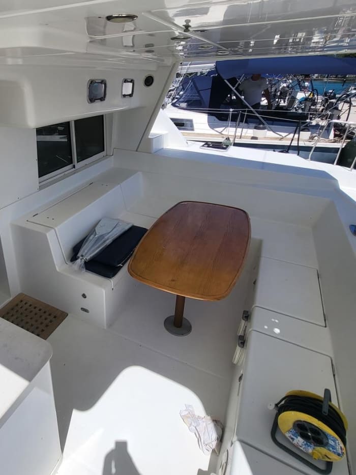 Heldags privat charter på Lagoon 440 Catamaran