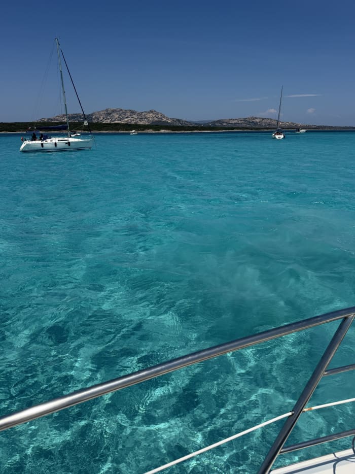 A day in the Stintino area: enjoy 6.5 hours of exploration aboard a 14-meter motorboat
