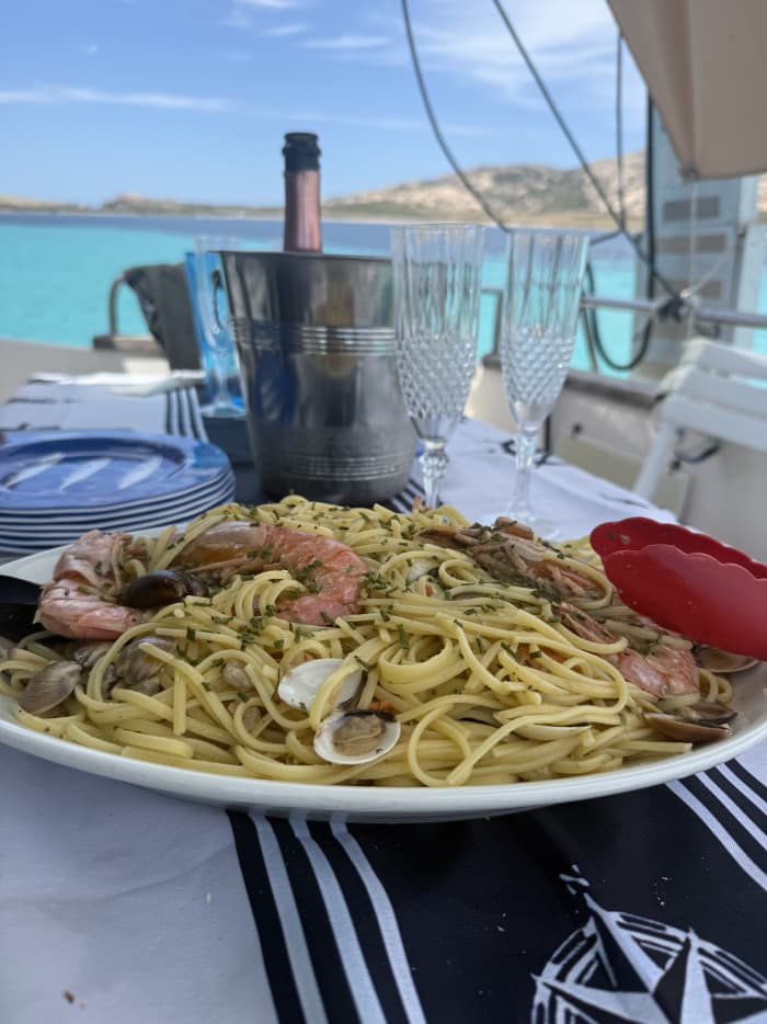 A day in the Stintino area: enjoy 6.5 hours of exploration aboard a 14-meter motorboat