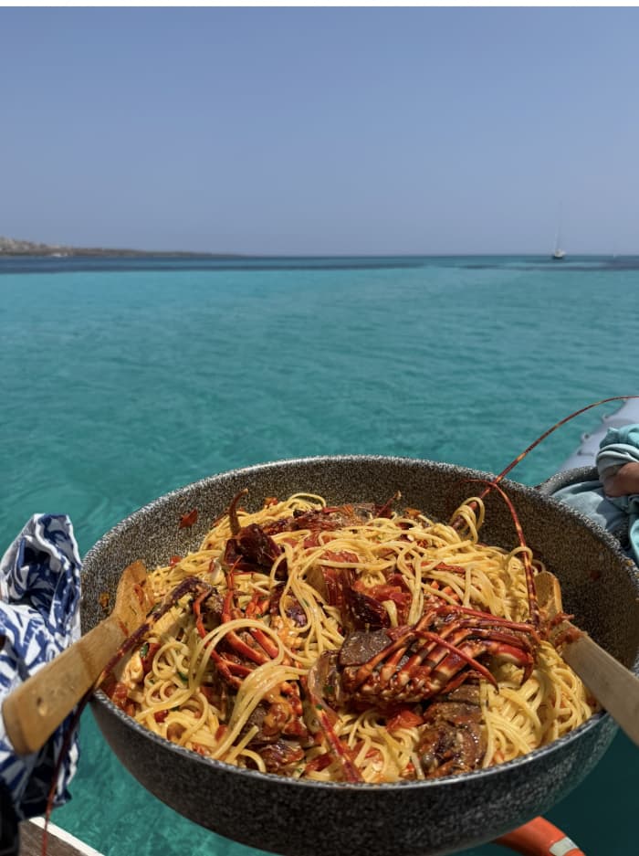 A day in the Stintino area: enjoy 6.5 hours of exploration aboard a 14-meter motorboat