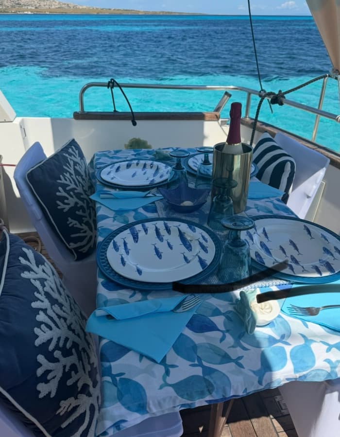 A day in the Stintino area: enjoy 6.5 hours of exploration aboard a 14-meter motorboat