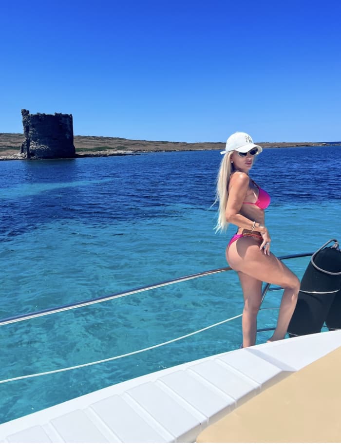 A day in the Stintino area: enjoy 6.5 hours of exploration aboard a 14-meter motorboat