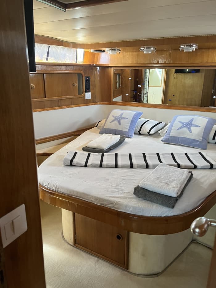 One day around Stintino: Enjoy 7h of discovery on a motorboat