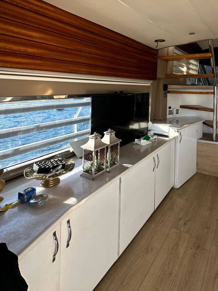 Croisière-dîner de luxe sur le Bosphore à bord d'un yacht à moteur privé