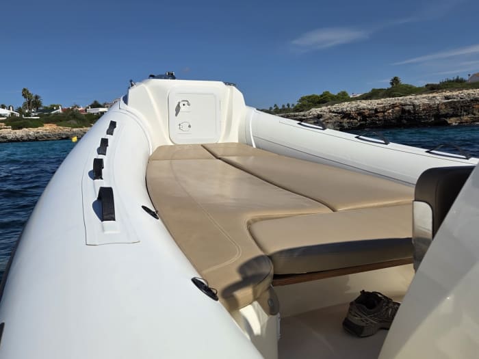 Boat trip through the coves of Menorca