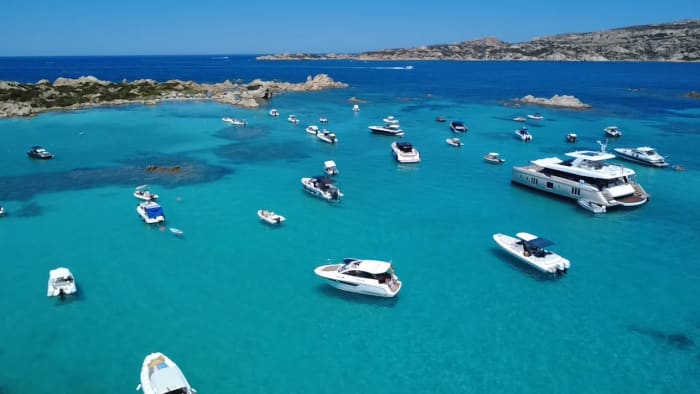 Luxus-Charter ab Poltu Quatu: Exklusives Privaterlebnis im Maddalena-Archipel