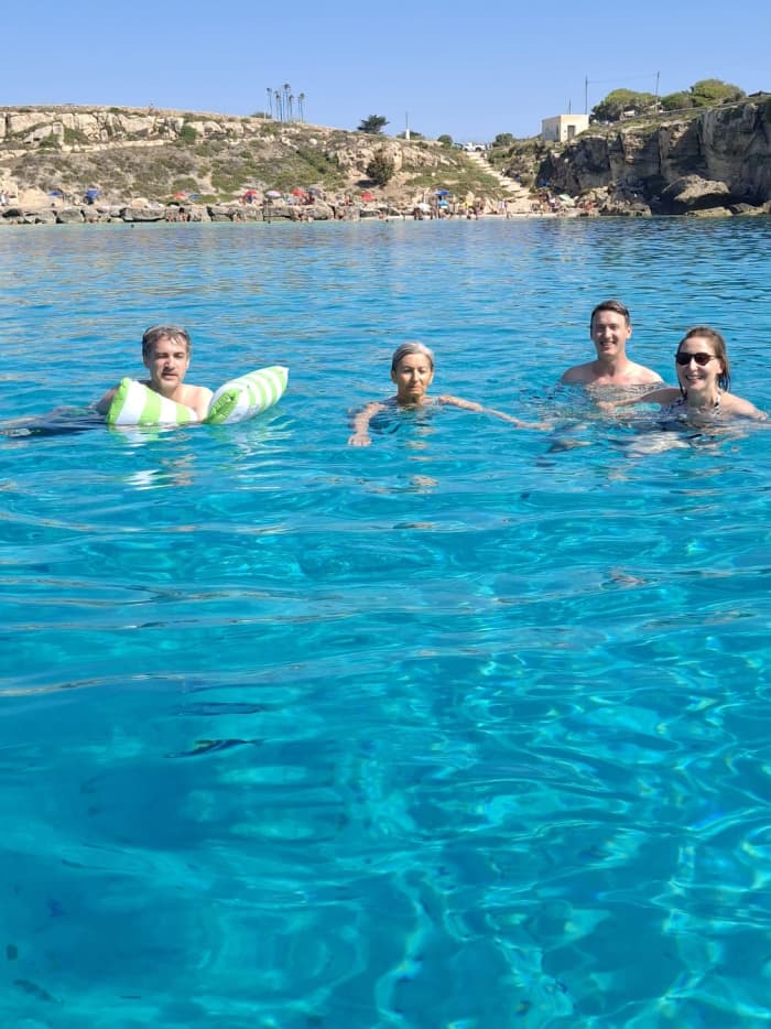 Exclusief bij Favignana: Schipper, bijboot, ontspanning en Gandolfo-wijnen