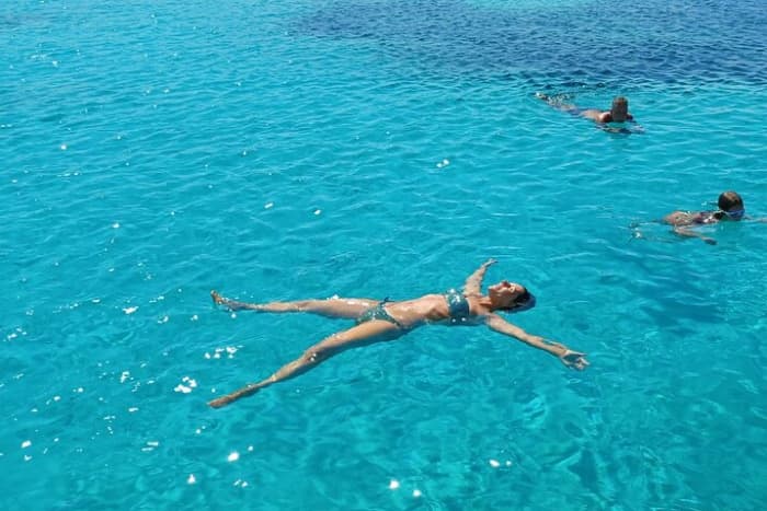 Exclusief bij Favignana: Schipper, bijboot, ontspanning en Gandolfo-wijnen