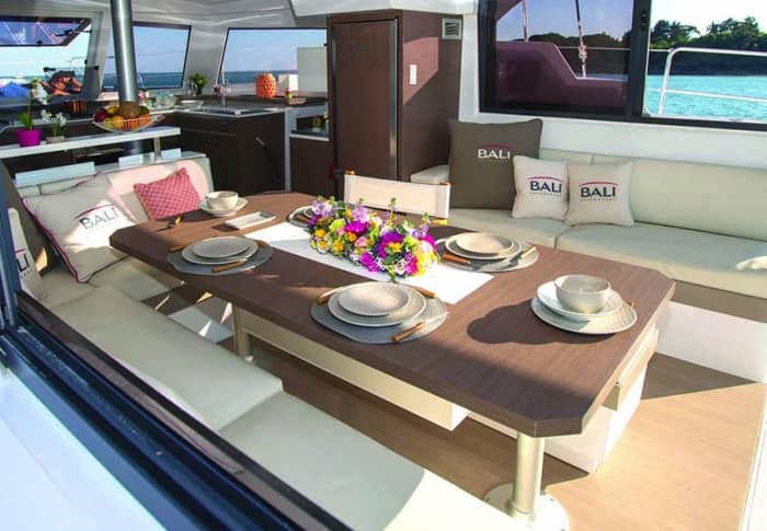 Desconecta en el catamarán más exclusivo de la Rías Baixas