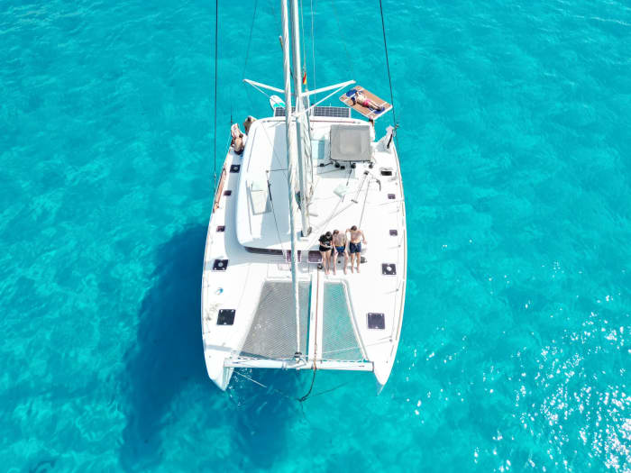 DEMI-JOURNÉE SUR UN CATAMARAN PRIVÉ À VALENCE, DIESEL INCLUS !