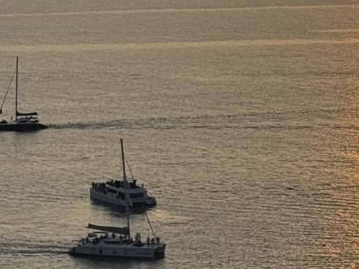 Brise du coucher de soleil : Coral, Maiton et Promthep