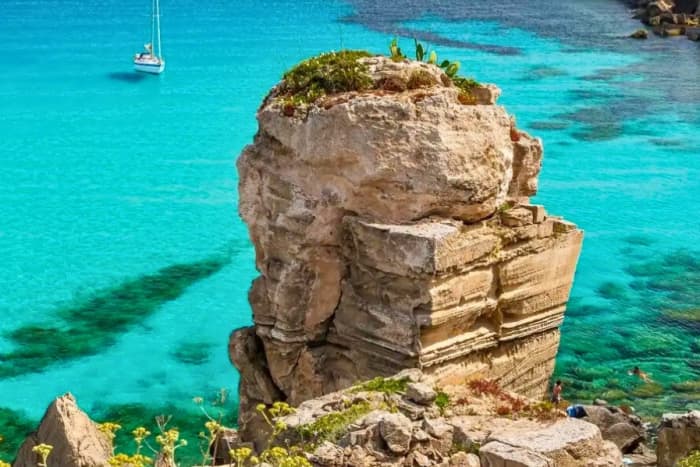 Tour Isole Egadi: Escursione a Favignana e Levanzo in Gommone con Pranzo Incluso da Trapani