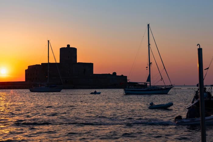Tour Isole Egadi: Escursione a Favignana e Levanzo in Gommone con Pranzo Incluso da Trapani