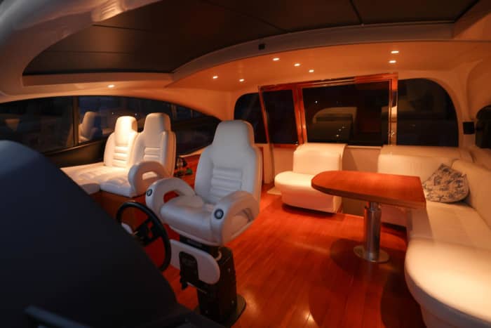 Sonnenuntergangstour auf der Pershing 62