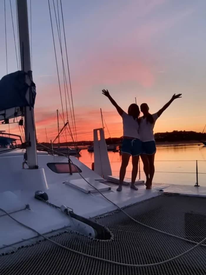 Catamaran cruise bij zonsondergang langs de Algarve-kust (max. 18 personen)
