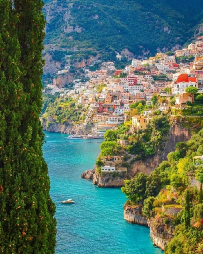 Positano and Li Galli: The Sirens' Path Luxury Boat Experience