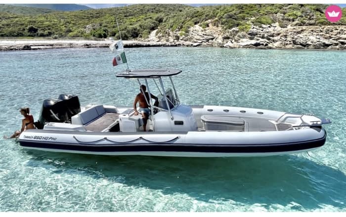 A essência de Gallura vista de barco.