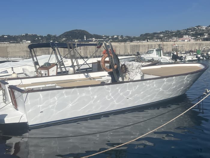Ischia in Azzurro: a tour and stop for a swim in the wonders of the seas of Ischia and Forio.