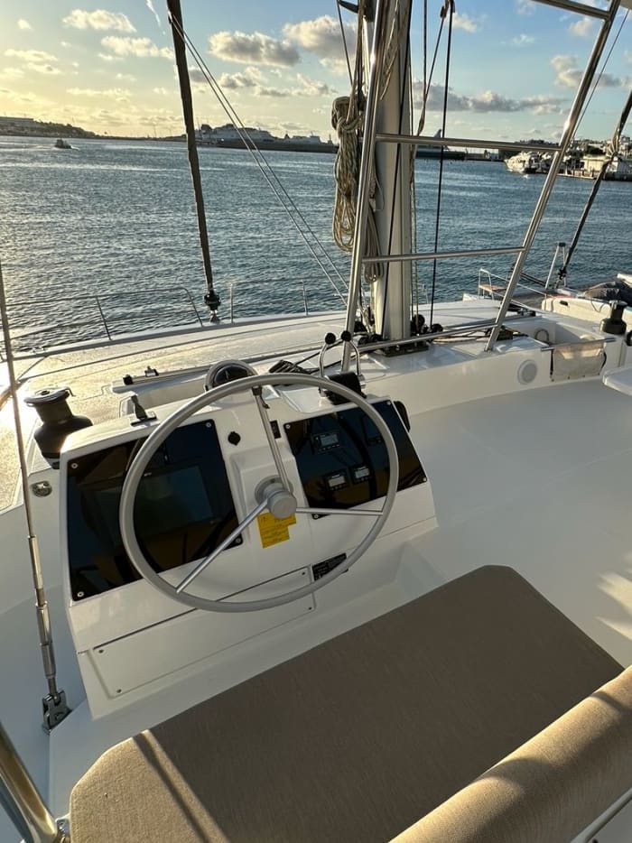 Excursie naar Formentera of de zuidelijke stranden van Ibiza op een luxe catamaran.