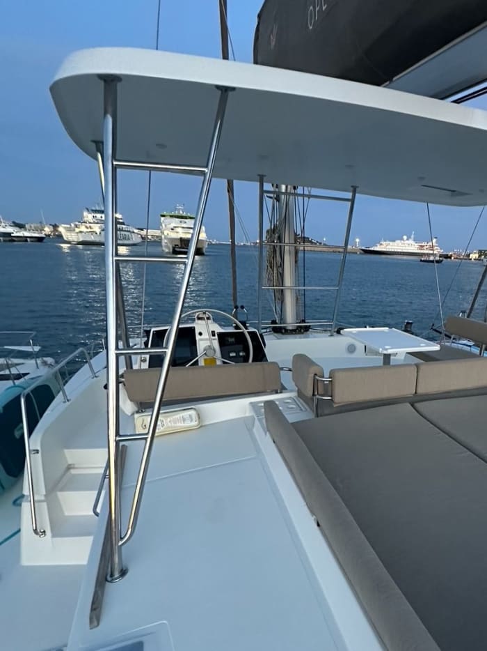 Excursie naar Formentera of de zuidelijke stranden van Ibiza op een luxe catamaran.