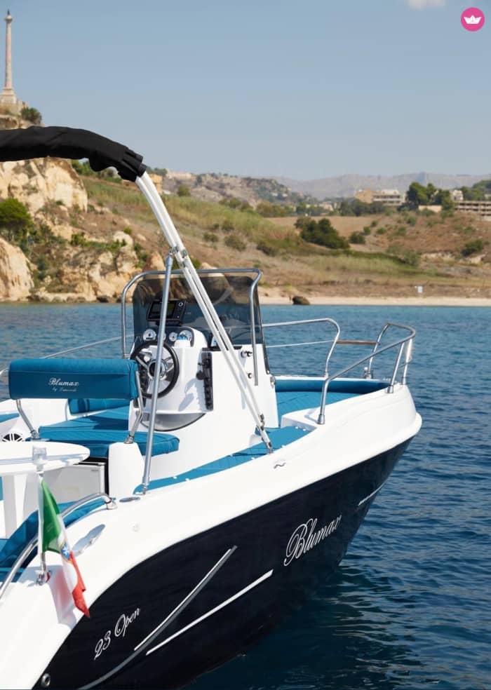 Discovering the Coast — Caves, Bays, and Dolphins between the Sirens' Coast