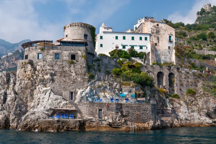 Privé boottocht langs de Amalfikust vanuit Salerno in een open boot.